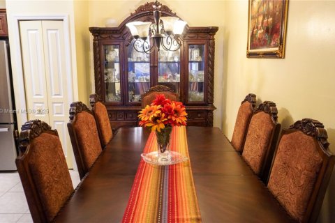 House in Vero Beach, Florida 3 bedrooms, 103.86 sq.m. № 1963510 - photo 9