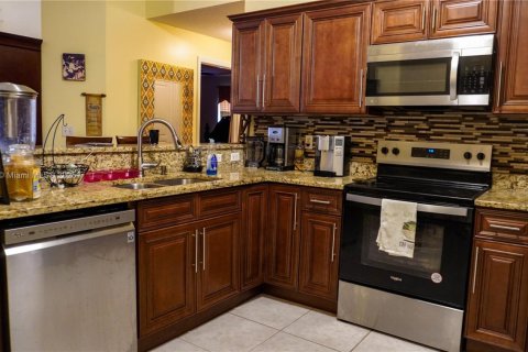 House in Vero Beach, Florida 3 bedrooms, 103.86 sq.m. № 1963510 - photo 11