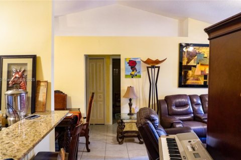 House in Vero Beach, Florida 3 bedrooms, 103.86 sq.m. № 1963510 - photo 5