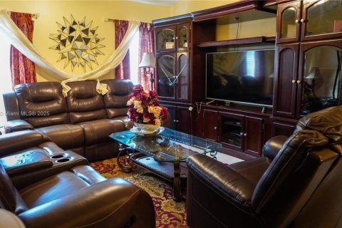 House in Vero Beach, Florida 3 bedrooms, 103.86 sq.m. № 1963510 - photo 8