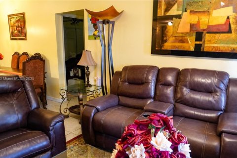 House in Vero Beach, Florida 3 bedrooms, 103.86 sq.m. № 1963510 - photo 6