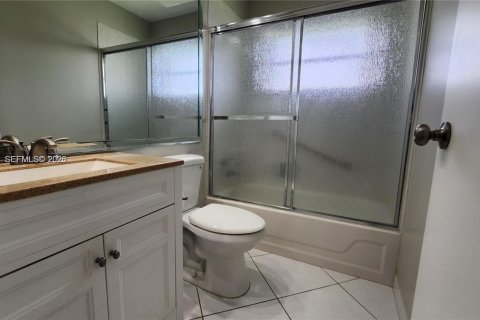 Condo in Delray Beach, Florida, 2 bedrooms  № 2007719 - photo 19