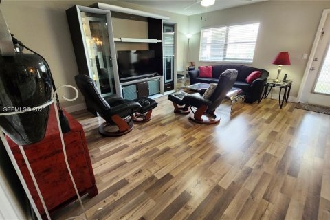 Condo in Delray Beach, Florida, 2 bedrooms  № 2007719 - photo 8