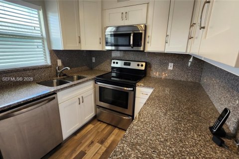 Condo in Delray Beach, Florida, 2 bedrooms  № 2007719 - photo 3