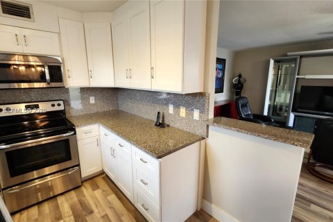 Condo in Delray Beach, Florida, 2 bedrooms  № 2007719 - photo 2