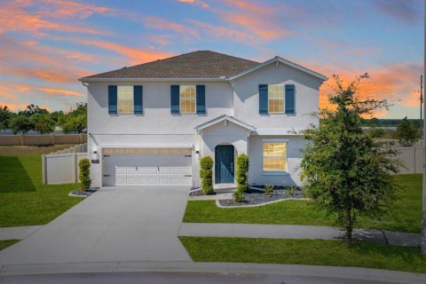 House in Haines City, Florida 4 bedrooms, 246.66 sq.m. № 1904978 - photo 1