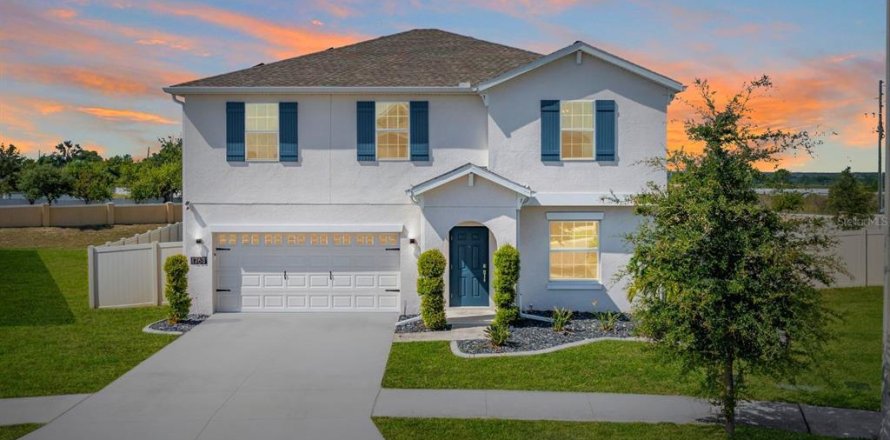 House in Haines City, Florida 4 bedrooms, 246.66 sq.m. № 1904978