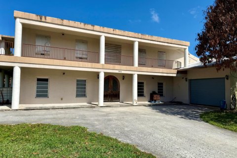House in St. Lucie, Florida 3 bedrooms, 334.45 sq.m. № 2245227