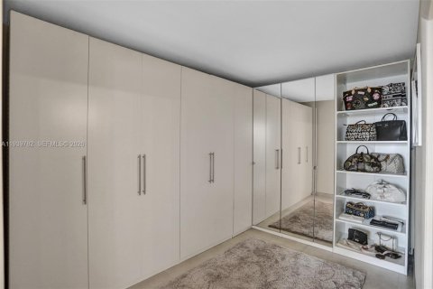 Condo in Sunny Isles Beach, Florida, 2 bedrooms № 1997065 - photo 30