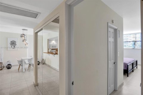 Condo in Sunny Isles Beach, Florida, 2 bedrooms № 1997065 - photo 20