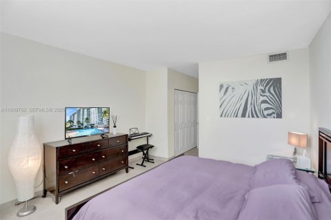 Condo in Sunny Isles Beach, Florida, 2 bedrooms № 1997065 - photo 21