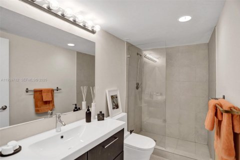 Condo in Sunny Isles Beach, Florida, 2 bedrooms № 1997065 - photo 19