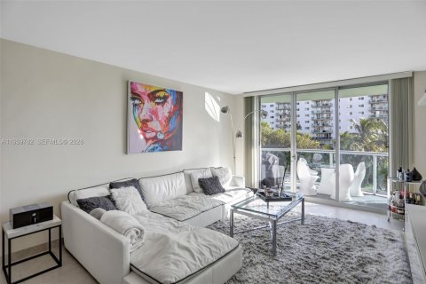Condo in Sunny Isles Beach, Florida, 2 bedrooms № 1997065 - photo 12