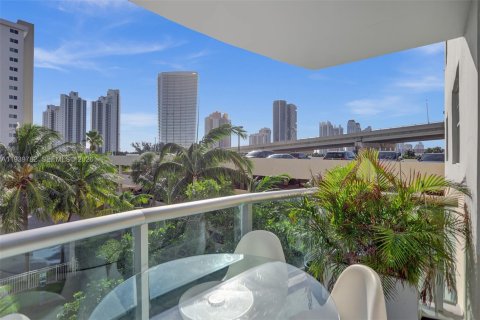 Condo in Sunny Isles Beach, Florida, 2 bedrooms № 1997065 - photo 16