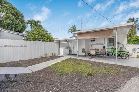 Villa ou maison à vendre à Hialeah, Floride: 3 chambres, 125.33 m2 № 1931871 - photo 17