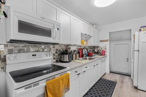 Villa ou maison à vendre à Hialeah, Floride: 3 chambres, 125.33 m2 № 1931871 - photo 6