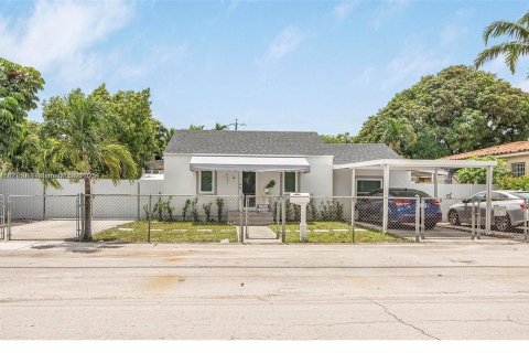Villa ou maison à vendre à Hialeah, Floride: 3 chambres, 125.33 m2 № 1931871 - photo 2