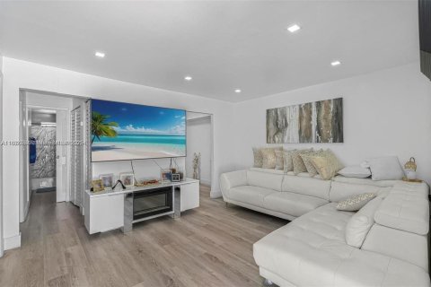 Villa ou maison à vendre à Hialeah, Floride: 3 chambres, 125.33 m2 № 1931871 - photo 4