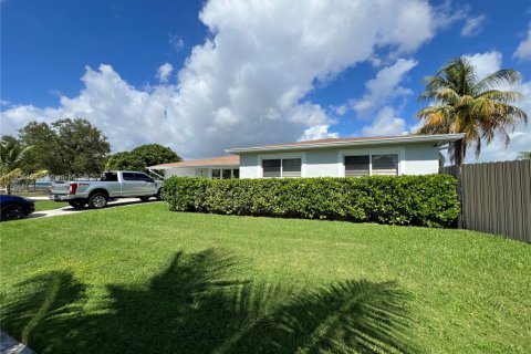 Купить виллу или дом в Майами, Флорида 4 спальни, 151.34м2, № 1972718 - фото 1
