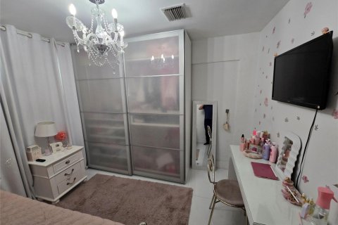 Villa ou maison à vendre à Pompano Beach, Floride: 4 chambres, 94.2 m2 № 2426760 - photo 21
