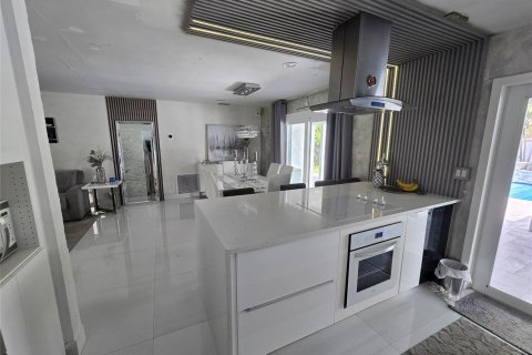 Villa ou maison à vendre à Pompano Beach, Floride: 4 chambres, 94.2 m2 № 2426760 - photo 29