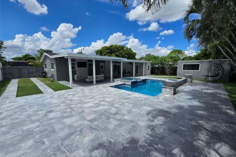 Villa ou maison à vendre à Pompano Beach, Floride: 4 chambres, 94.2 m2 № 2426760 - photo 2