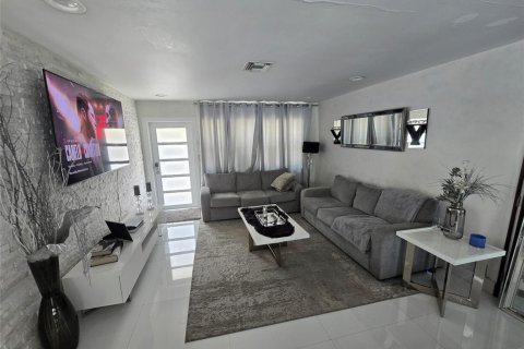 Villa ou maison à vendre à Pompano Beach, Floride: 4 chambres, 94.2 m2 № 2426760 - photo 22
