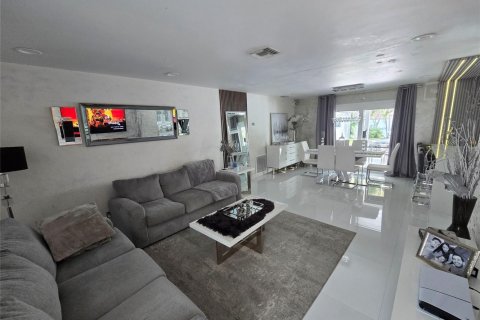 Villa ou maison à vendre à Pompano Beach, Floride: 4 chambres, 94.2 m2 № 2426760 - photo 26