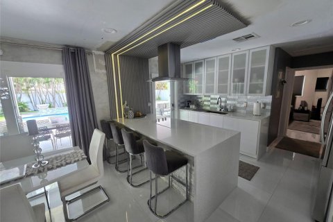 Villa ou maison à vendre à Pompano Beach, Floride: 4 chambres, 94.2 m2 № 2426760 - photo 28