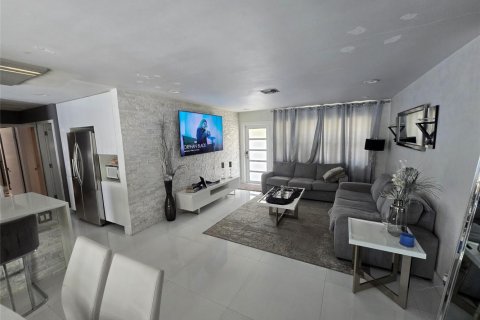 Villa ou maison à vendre à Pompano Beach, Floride: 4 chambres, 94.2 m2 № 2426760 - photo 24