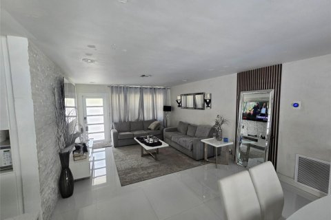 Villa ou maison à vendre à Pompano Beach, Floride: 4 chambres, 94.2 m2 № 2426760 - photo 25