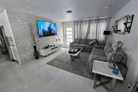 Villa ou maison à vendre à Pompano Beach, Floride: 4 chambres, 94.2 m2 № 2426760 - photo 23