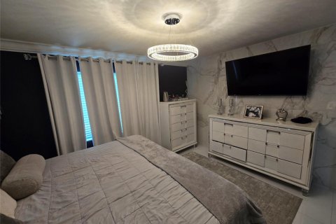 Villa ou maison à vendre à Pompano Beach, Floride: 4 chambres, 94.2 m2 № 2426760 - photo 11