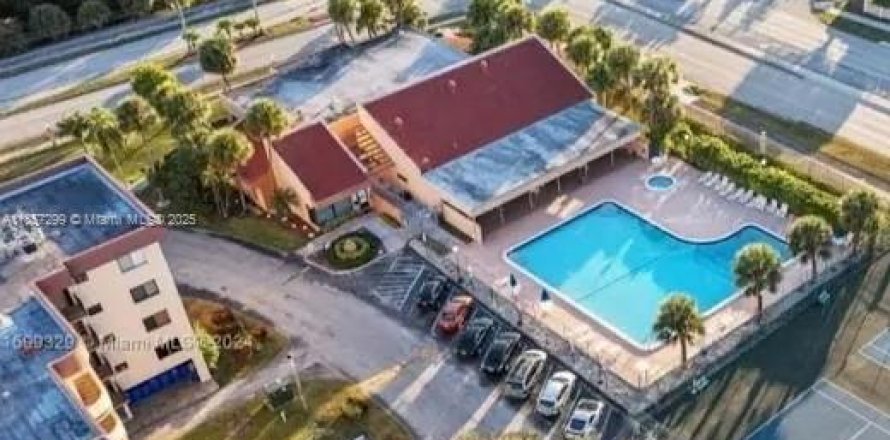 Condominio en North Lauderdale, Florida, 2 dormitorios  № 1881649