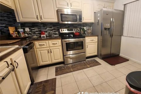 Condominio en venta en North Lauderdale, Florida, 2 dormitorios, 125.42 m2 № 1881649 - foto 4