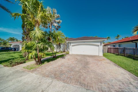 Villa ou maison à vendre à Miami, Floride: 4 chambres, 165.92 m2 № 2004238 - photo 3