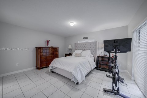 Villa ou maison à vendre à Miami, Floride: 4 chambres, 165.92 m2 № 2004238 - photo 12