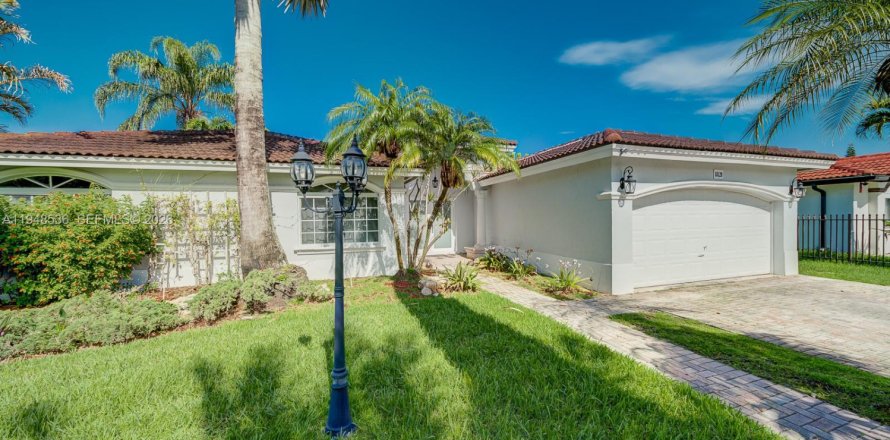 Villa ou maison à Miami, Floride 4 chambres, 165.92 m2 № 2004238