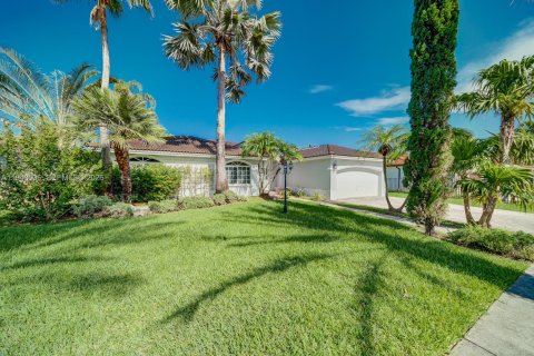 Villa ou maison à vendre à Miami, Floride: 4 chambres, 165.92 m2 № 2004238 - photo 4