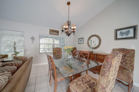 Villa ou maison à vendre à Miami, Floride: 4 chambres, 165.92 m2 № 2004238 - photo 30