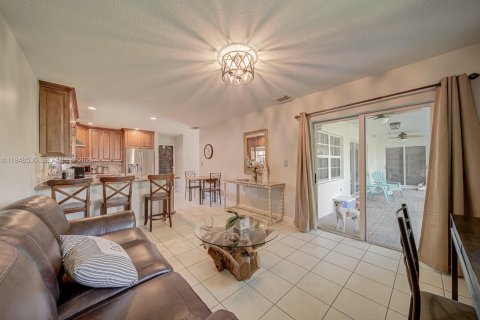 Villa ou maison à vendre à Miami, Floride: 4 chambres, 165.92 m2 № 2004238 - photo 28