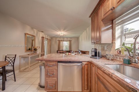 Villa ou maison à vendre à Miami, Floride: 4 chambres, 165.92 m2 № 2004238 - photo 23