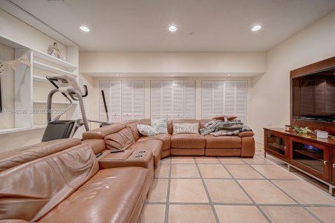 Villa ou maison à vendre à Miami, Floride: 4 chambres, 165.92 m2 № 2004238 - photo 17