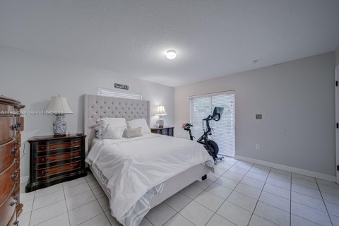 Villa ou maison à vendre à Miami, Floride: 4 chambres, 165.92 m2 № 2004238 - photo 13