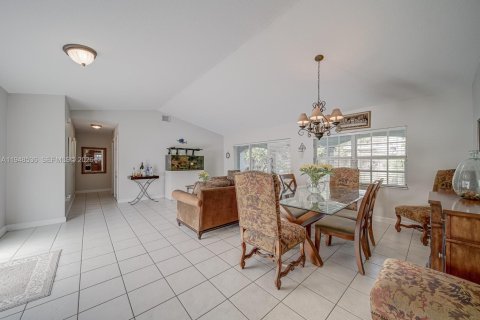 Villa ou maison à vendre à Miami, Floride: 4 chambres, 165.92 m2 № 2004238 - photo 29