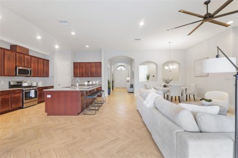 House in Land O' Lakes, Florida 3 bedrooms, 246.66 sq.m. № 1885620 - photo 14