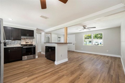 Casa en venta en Holiday, Florida, 4 dormitorios, 138.98 m2 № 1804089 - foto 7