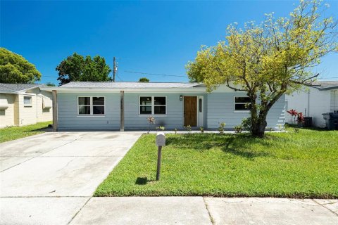 Casa en venta en Holiday, Florida, 4 dormitorios, 138.98 m2 № 1804089 - foto 1