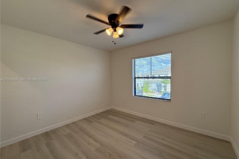 Townhouse in Florida City, Florida 3 bedrooms, 127.83 sq.m. № 2154499 - photo 14