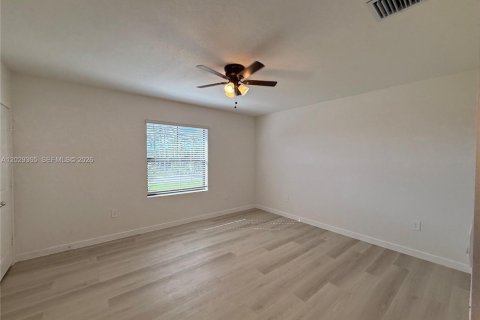 Townhouse in Florida City, Florida 3 bedrooms, 127.83 sq.m. № 2154499 - photo 11